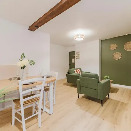 2-bedroom Flat Center Lejlighed