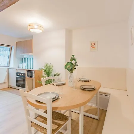 2-bedroom Flat Center * Roubaix