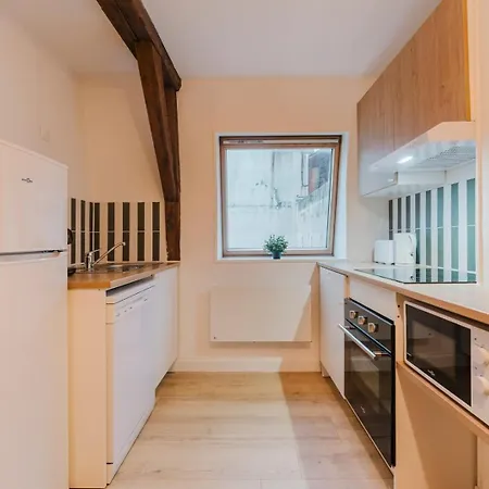 2-bedroom Flat Center *